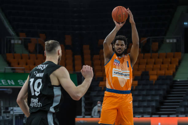 他们不断参 他们不断参